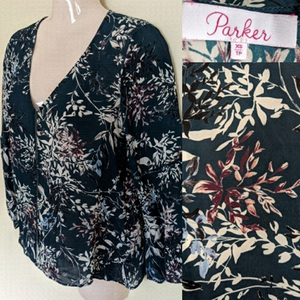 𝅺parker silk blouse v neck floral xs